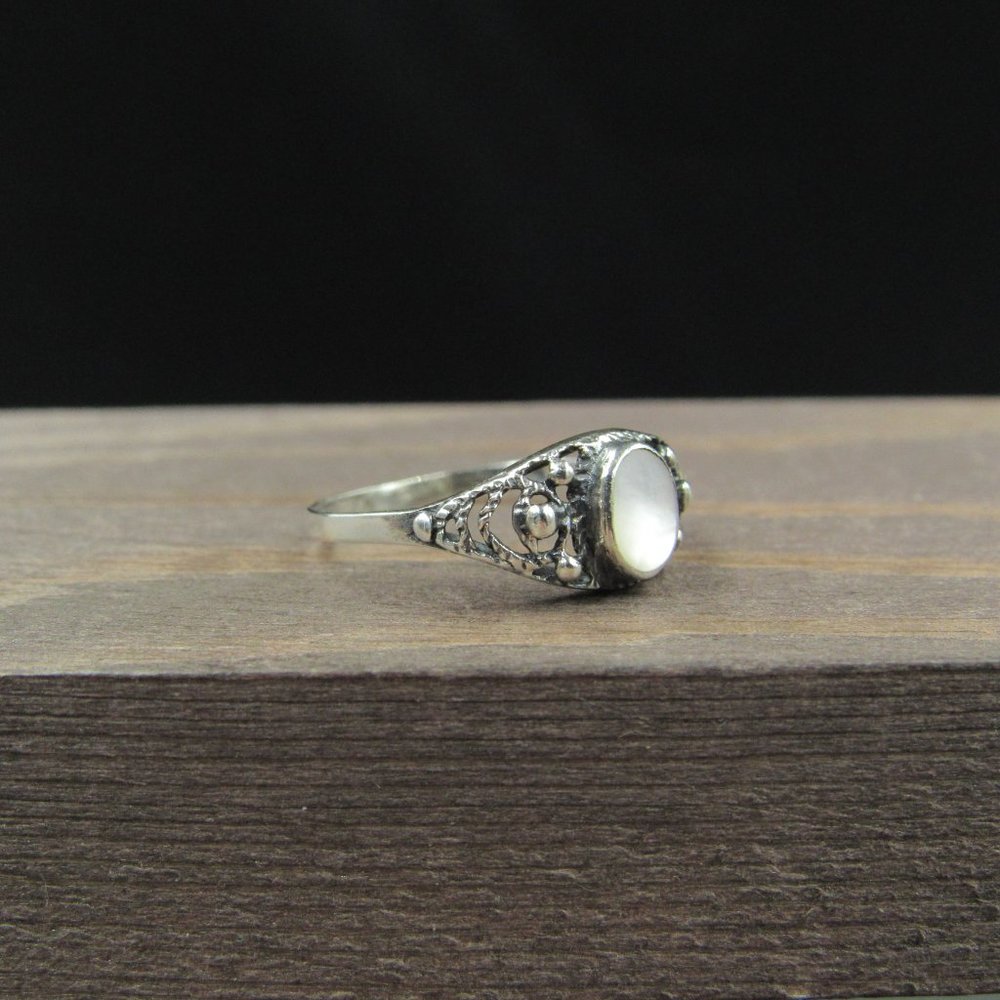Size 6.25 Sterling Silver Braided White Shell Band - Picture 3 of 8